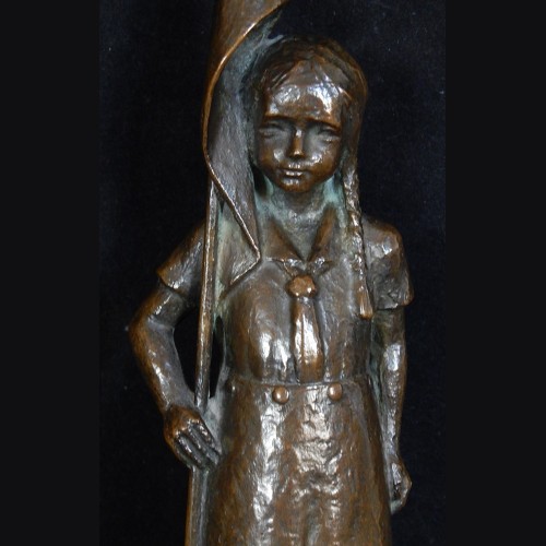 Bronze Jungmädel W/Fahne- Edelgarde von Berge u. Herrendorf