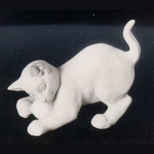 Model #40 Klatze M(it) K(ugel)/ Miniature Cat with Ball Allach # 420
