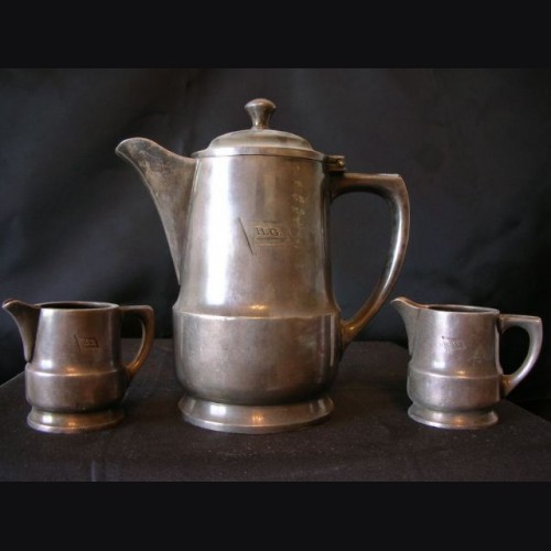 Wellner Tea Pot And Creamers # 948